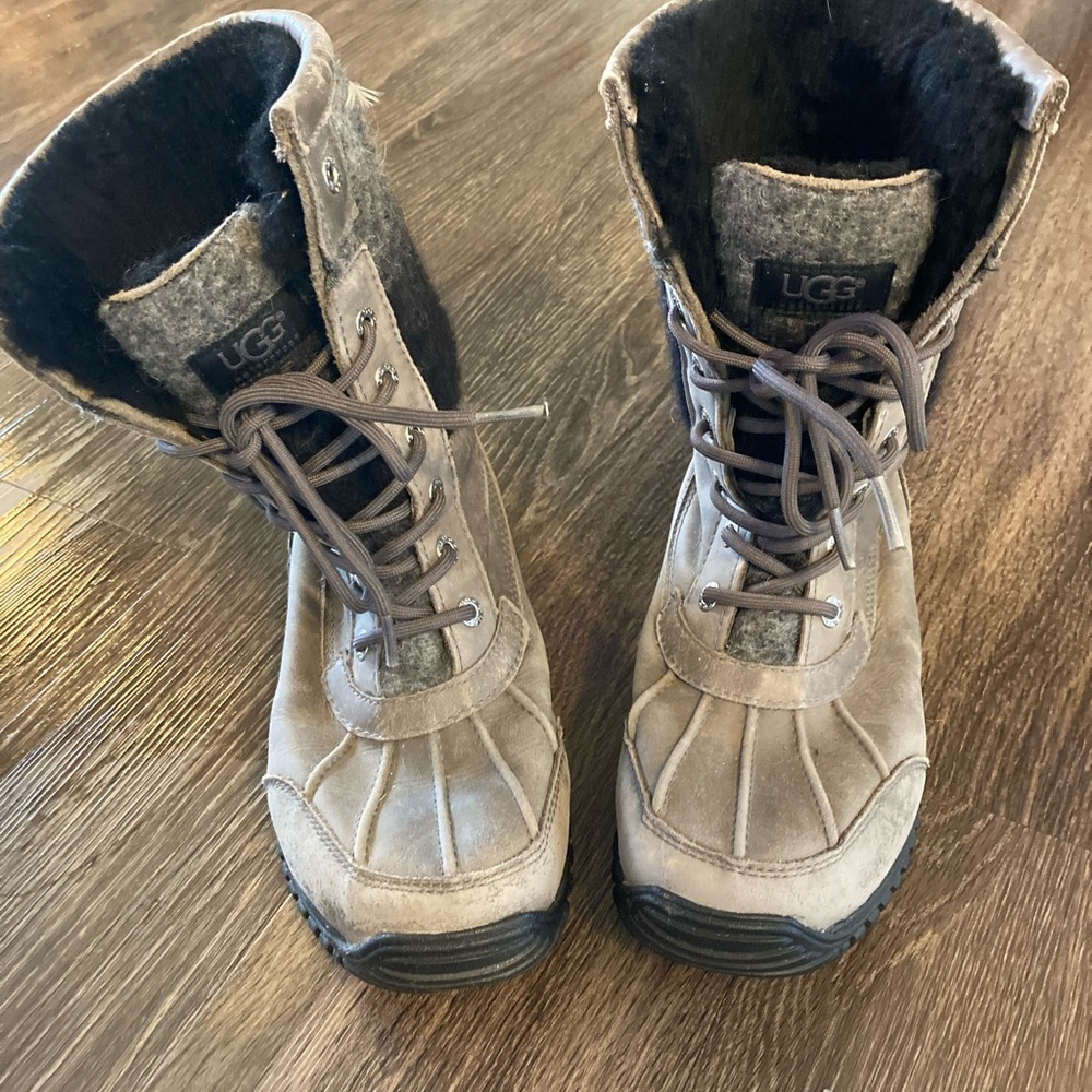 Ugg Adirondack lace up boots size 7